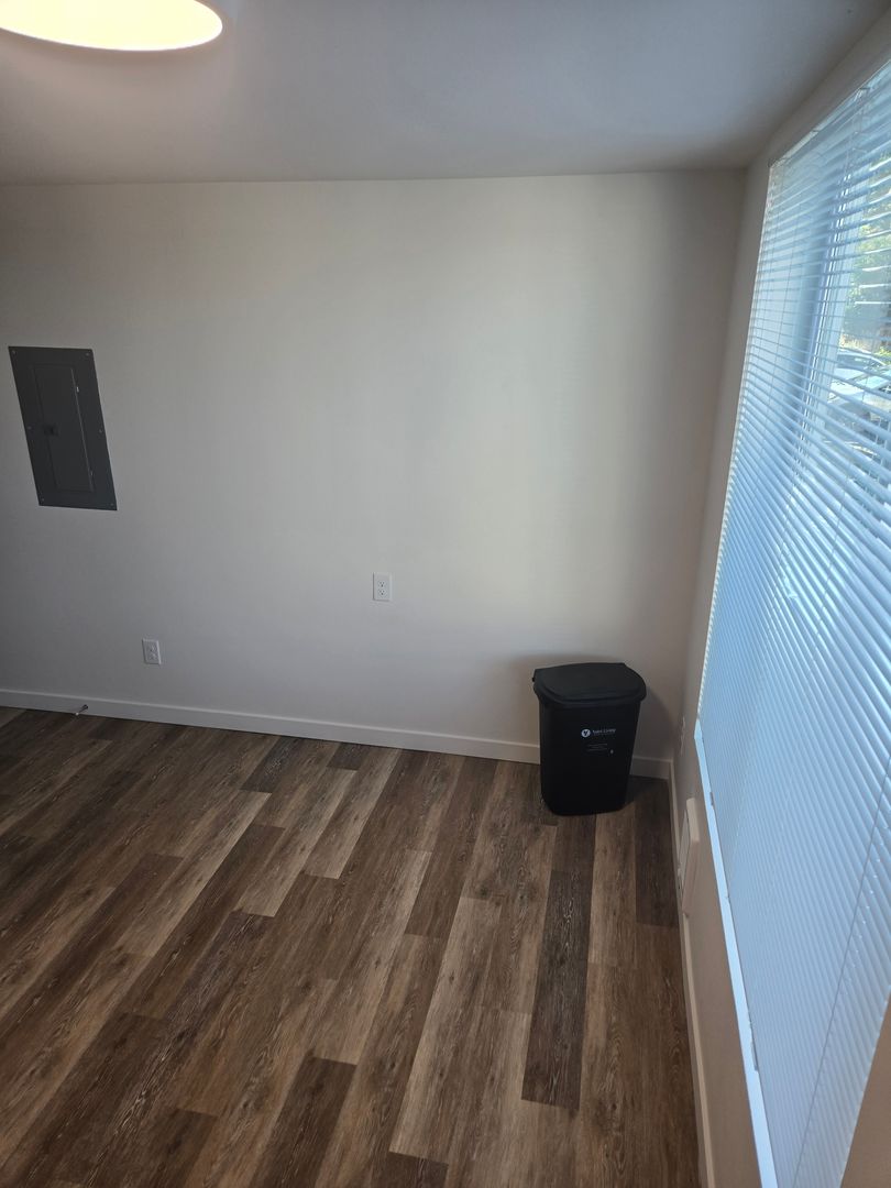 Seattle Apartment: 3050 SW Avalon Way