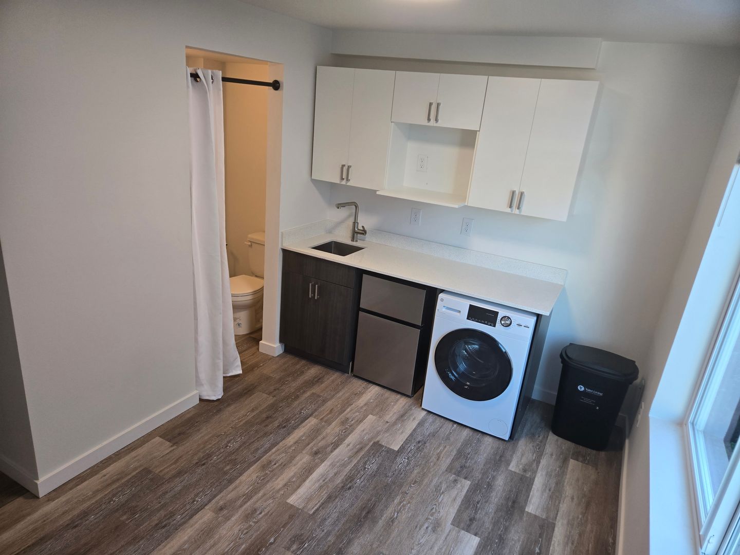 Seattle Apartment: 3050 SW Avalon Way