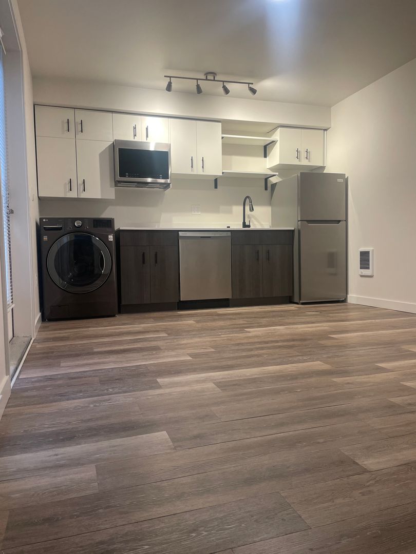 Seattle Apartment: 2222 SW Barton St