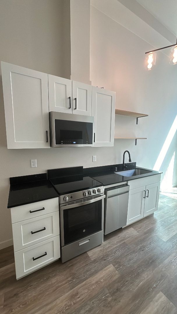 Seattle Apartment: 215 1st Ave N