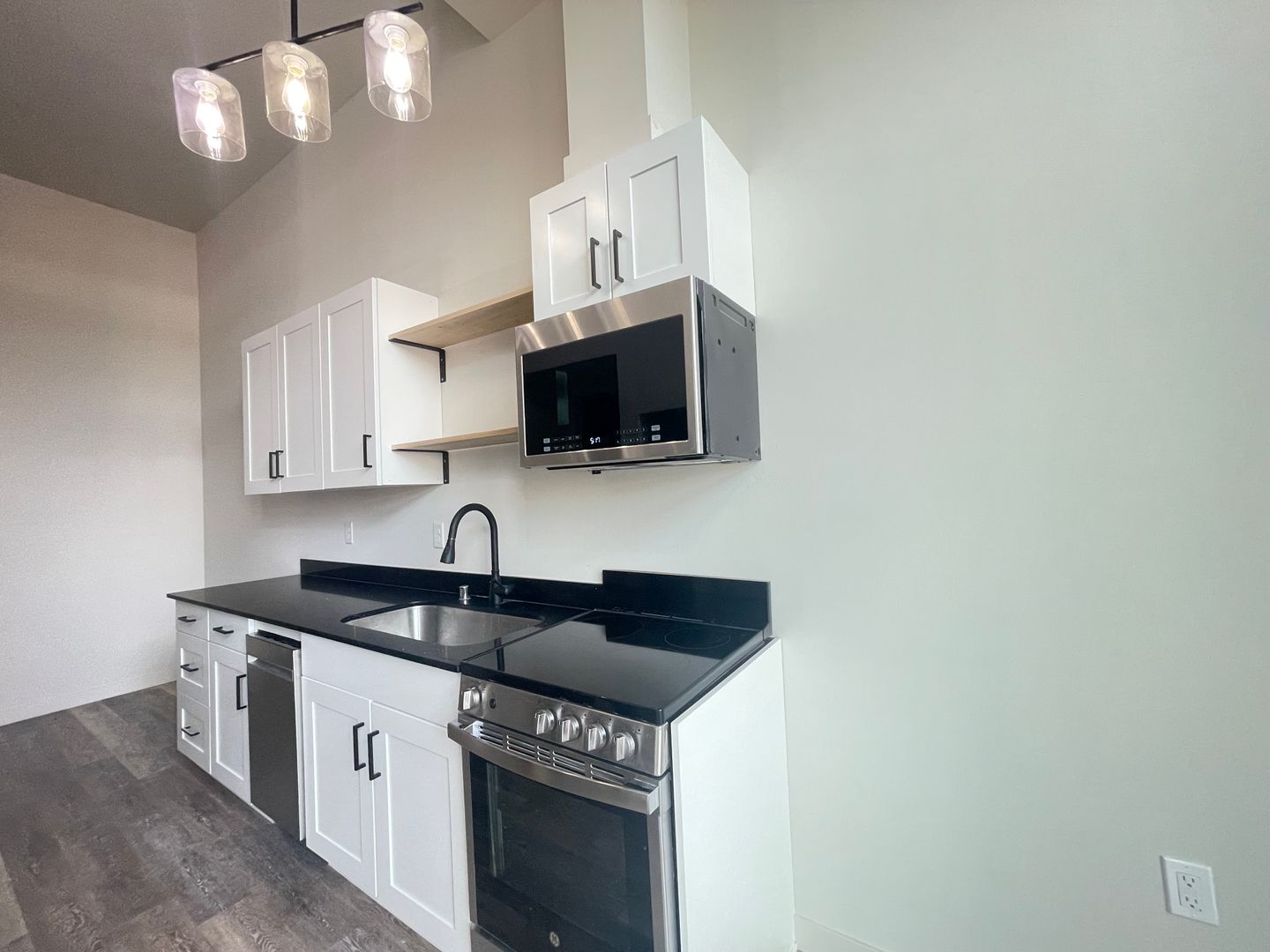 Seattle Apartment: 215 1st Ave N