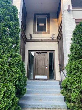 Large 1,000 sq. ft One Bedroom – photo 1