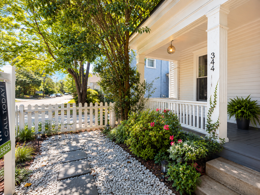 Renovated Single Family Home Available for move in! – photo 1