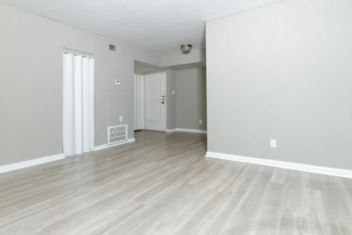 Beautiful 1BR Apartment in the Heart of College Park! 1/2 OFF 1-Month's Rent! – photo 1