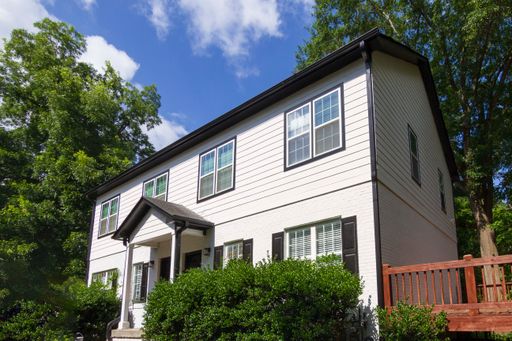 ONE MONTH FREE Newly Renovated 4 bedroom 3 bath townhome – photo 1