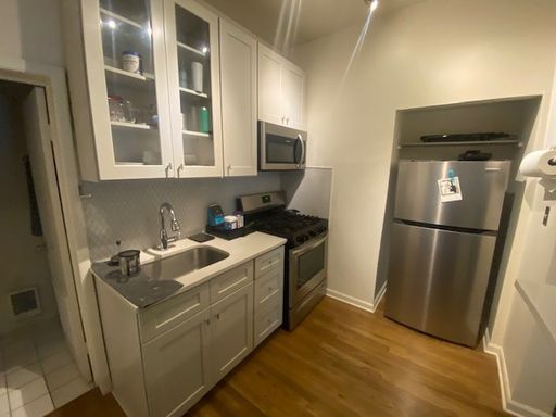 Available Studio Apartment in Walking Distance of Piedmont Park, Trader Joes, & Much More! – photo 1