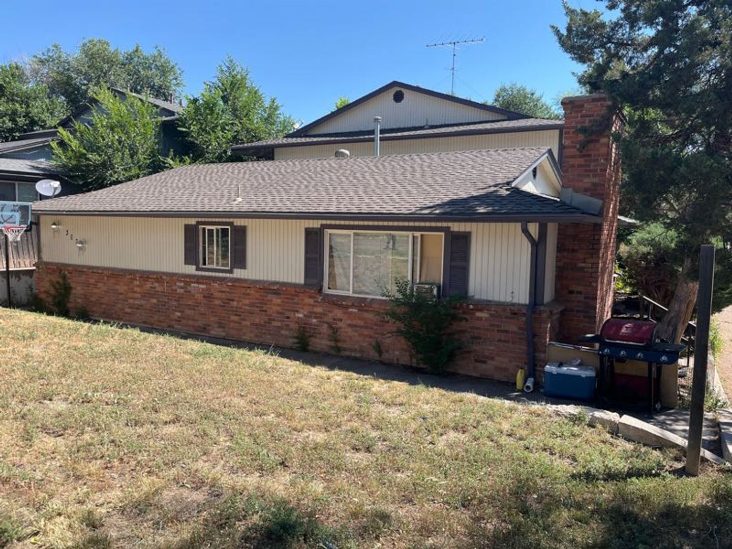 Colorado Springs Apartment: 307 University Drive