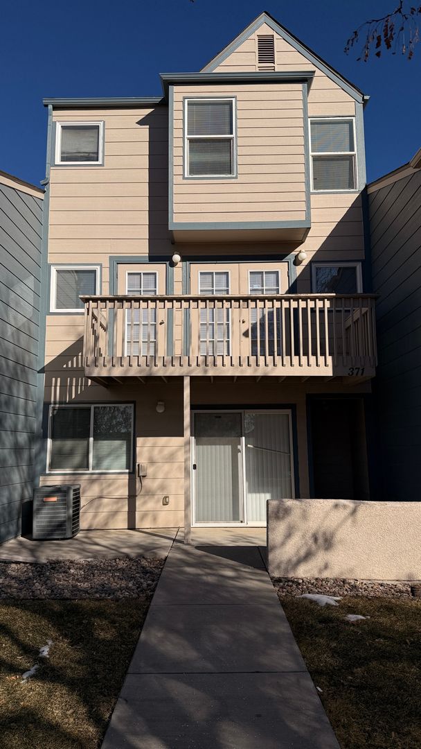 Fountain Apartment: 305 - 377 E Missouri Ave