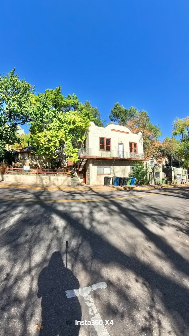 Manitou Springs Apartment: 364 Ruxton Ave