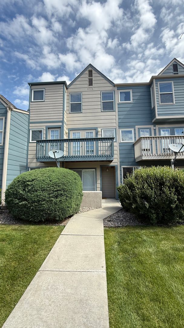 Fountain Apartment: 305 - 377 E Missouri Ave