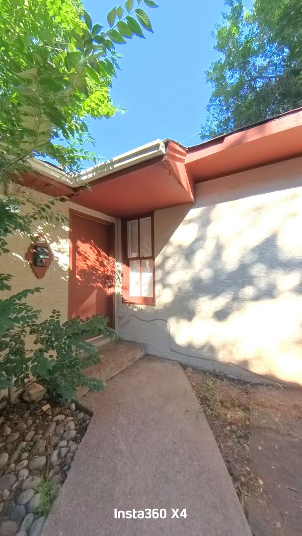 Manitou Springs Apartment: 364 Ruxton Ave