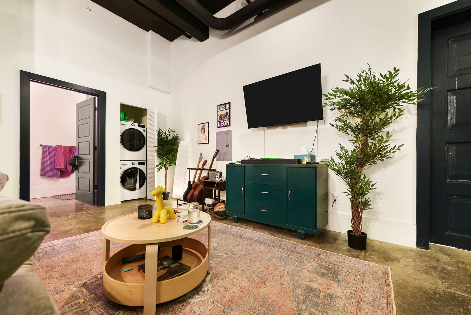 Homestead Apartment: 120 E 9th Ave