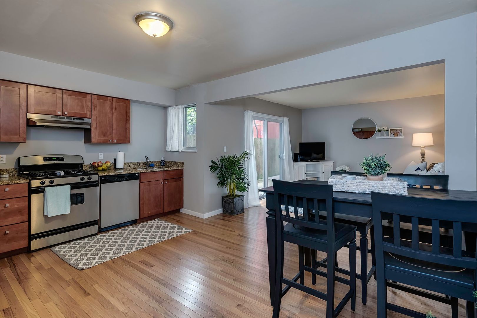 Pittsburgh Apartment: 2105 Wharton Street