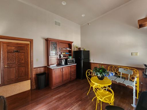 Great Office Space, High Ceilings, Tons of Light!