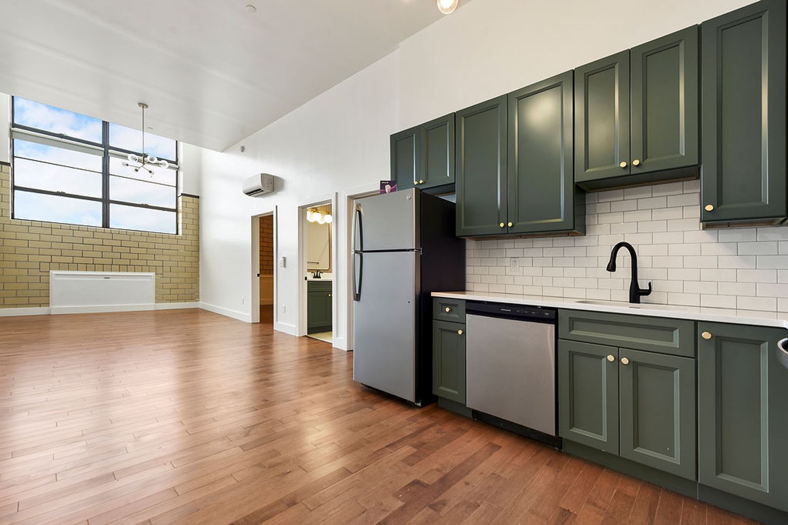 Pittsburgh Apartment: 300 Benedict Drive