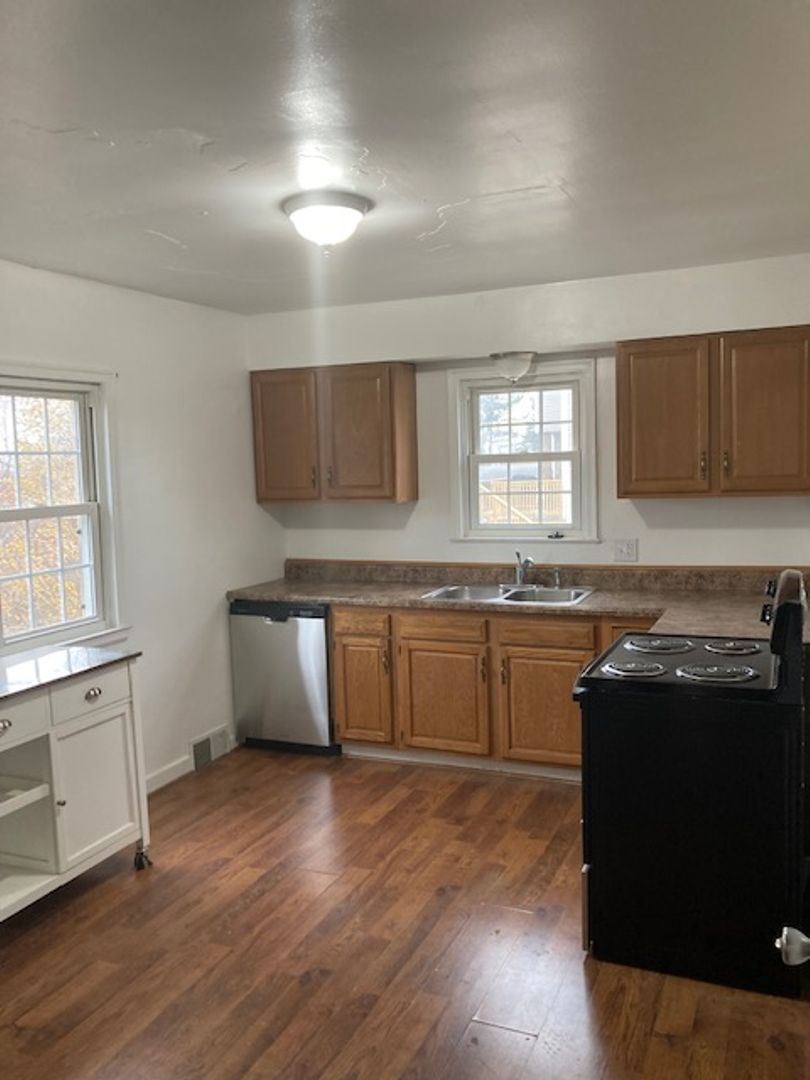 Steubenville House: 4301 Sunset Blvd