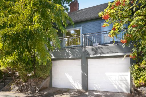 Spacious Buckman Duplex With An Attached Garage – photo 1