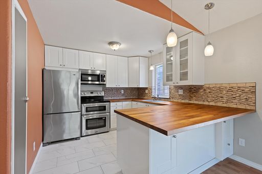 Beautiful Woodlawn Ranch with a Private Yard – photo 1