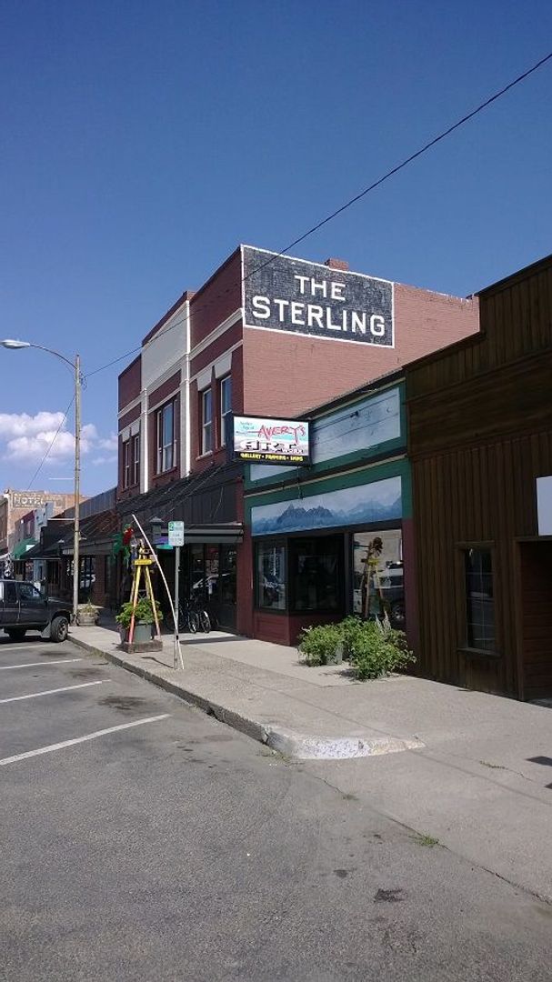 Livingston Apartment: 219 S Main St
