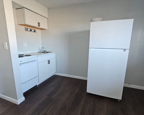 Wisteria Way | Renovated Large 1 Bedroom