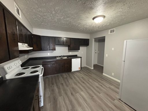 Juniper Gardens | 2-Bedroom / 1-Bathroom – photo 1