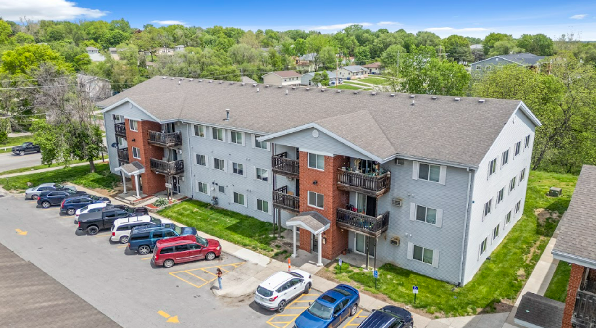 Des Moines Apartment: 211 E McKinley Ave