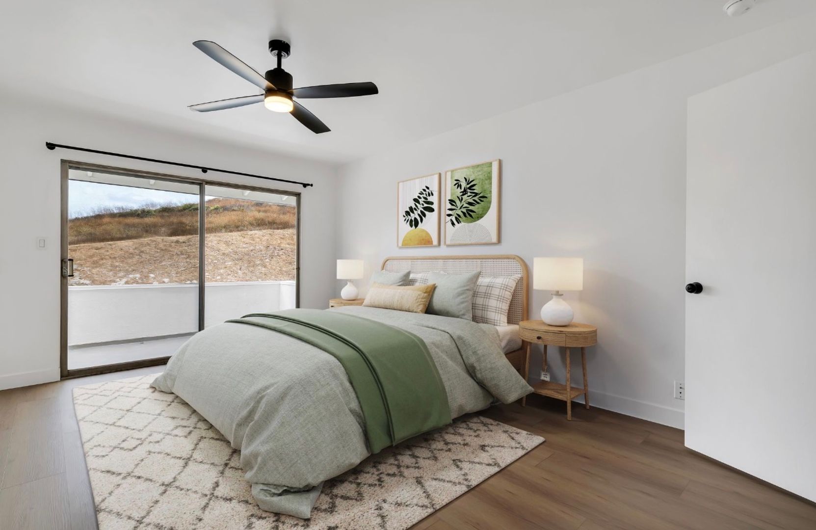 Thousand Oaks Apartment: 605 Warwick Ave