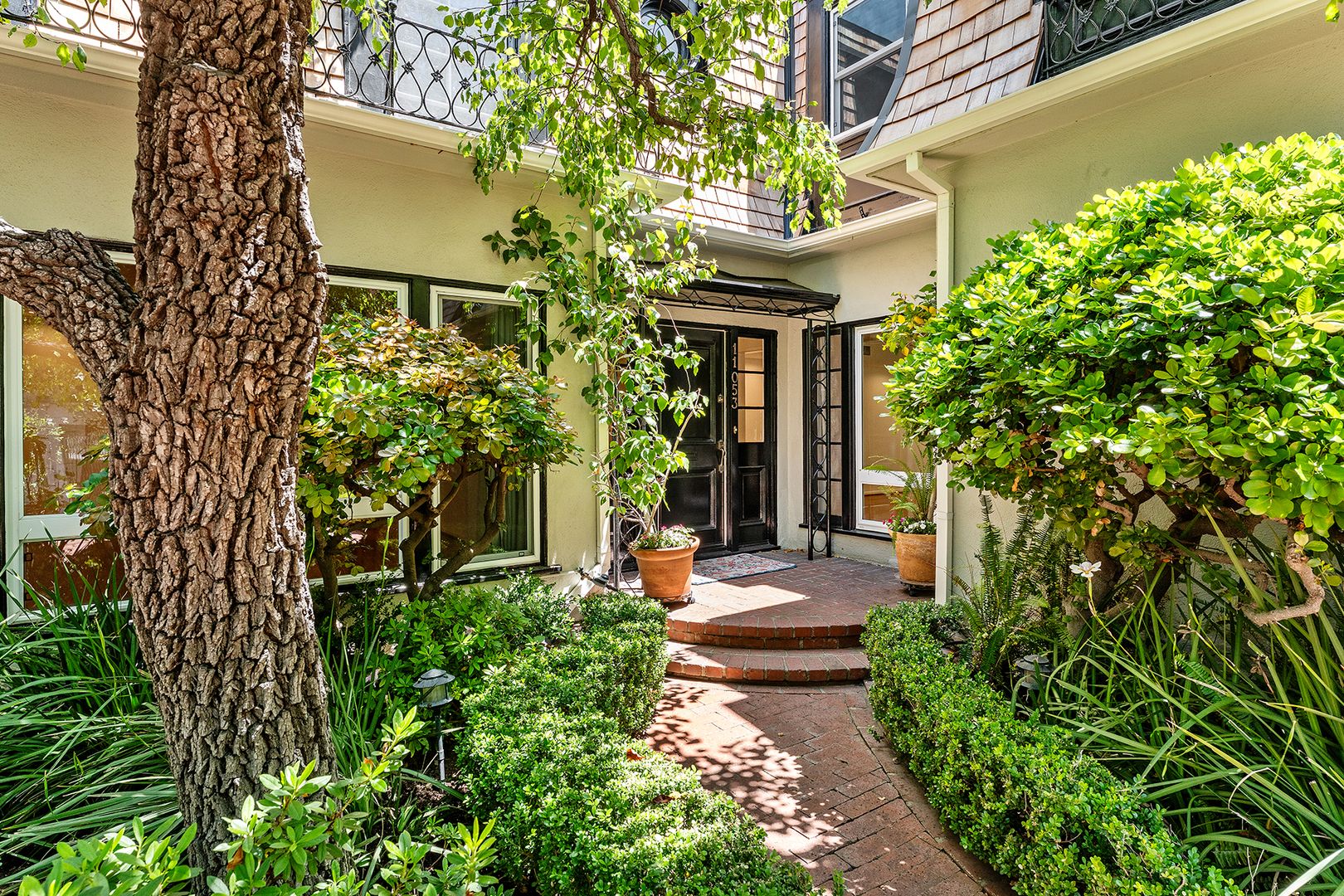 Los Angeles House: 11053 Strathmore Dr