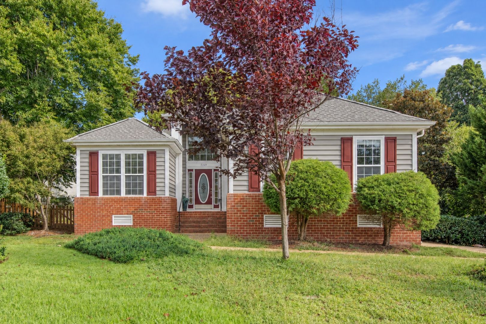 Williamsburg House: 5169 Queen Bishop Ln