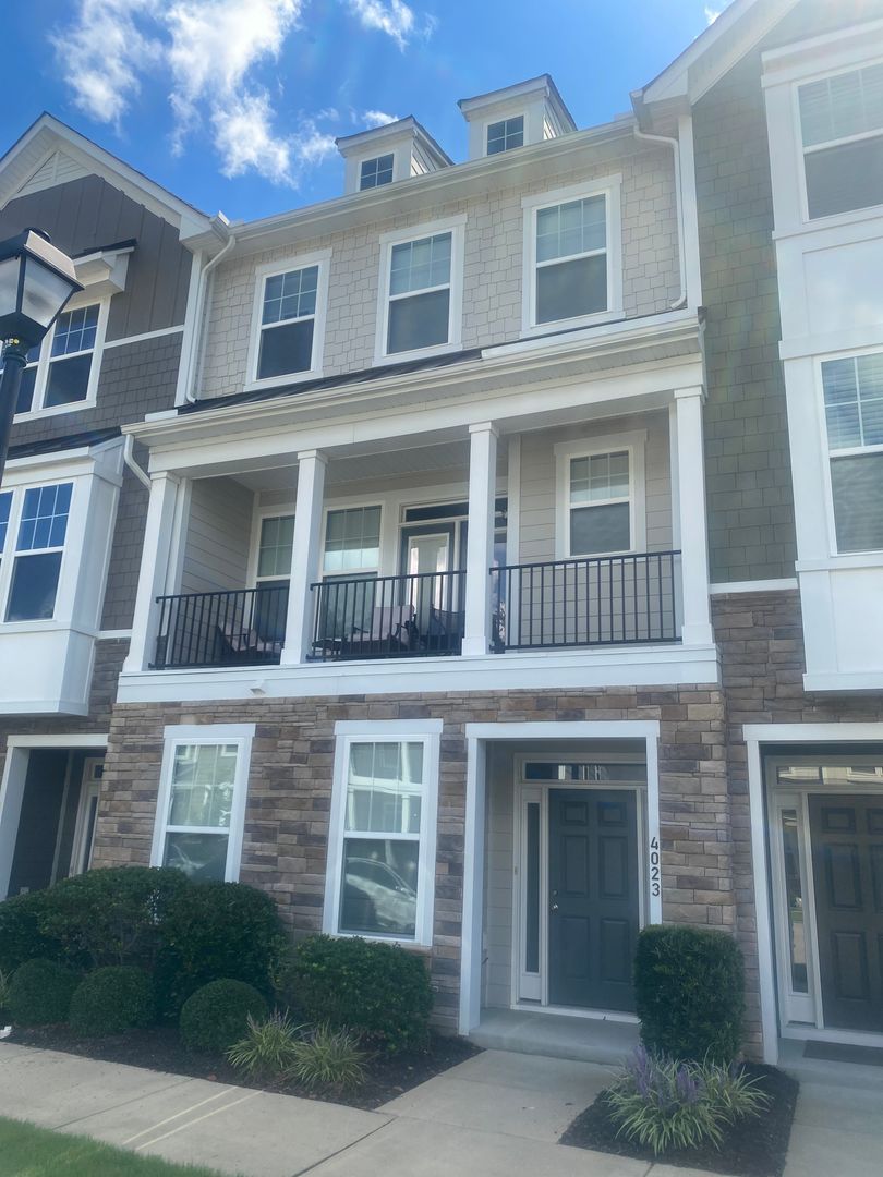Williamsburg Townhome: 4023 Prospect Street