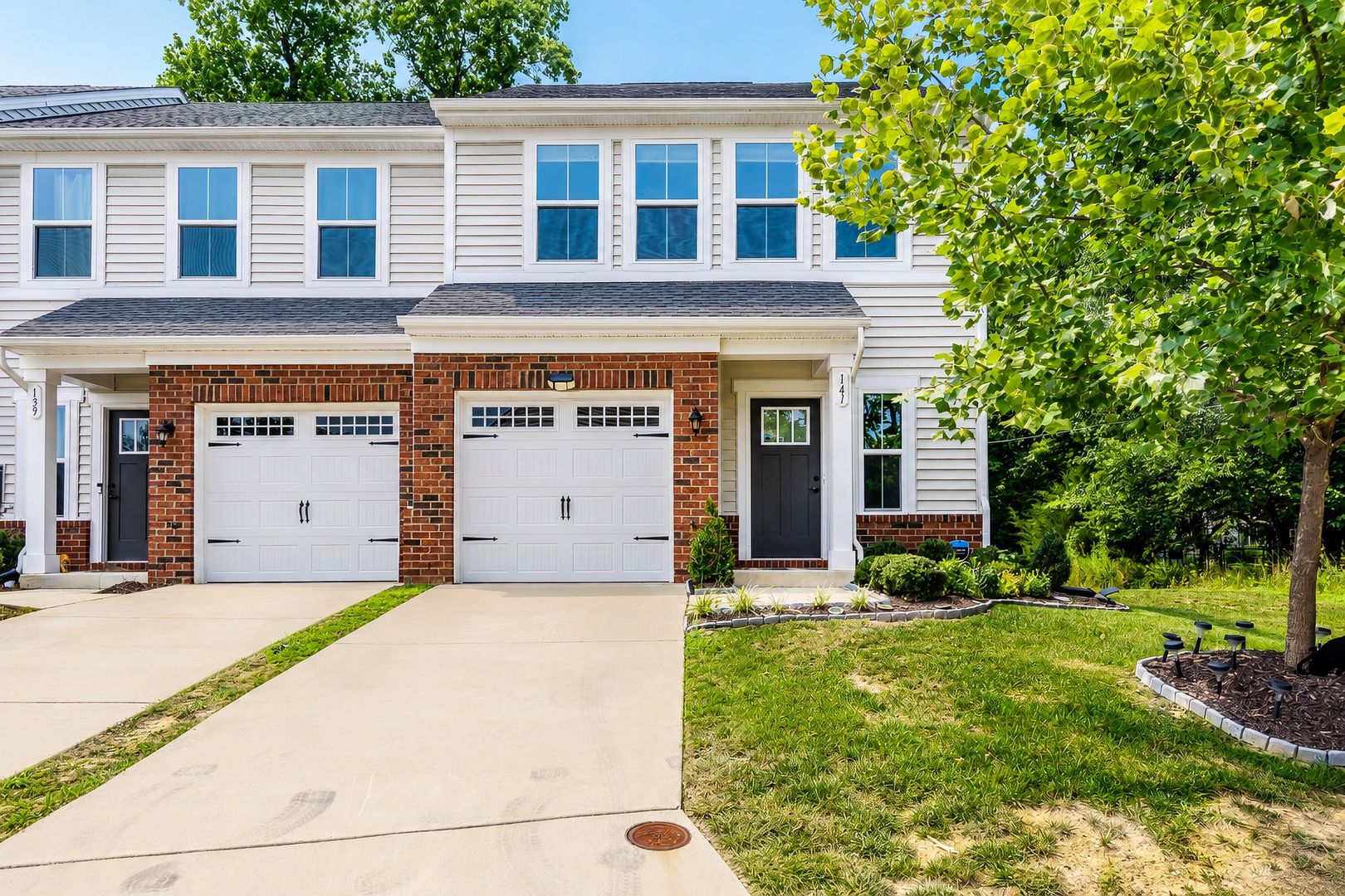 Williamsburg Townhome: 141 Stegg Street