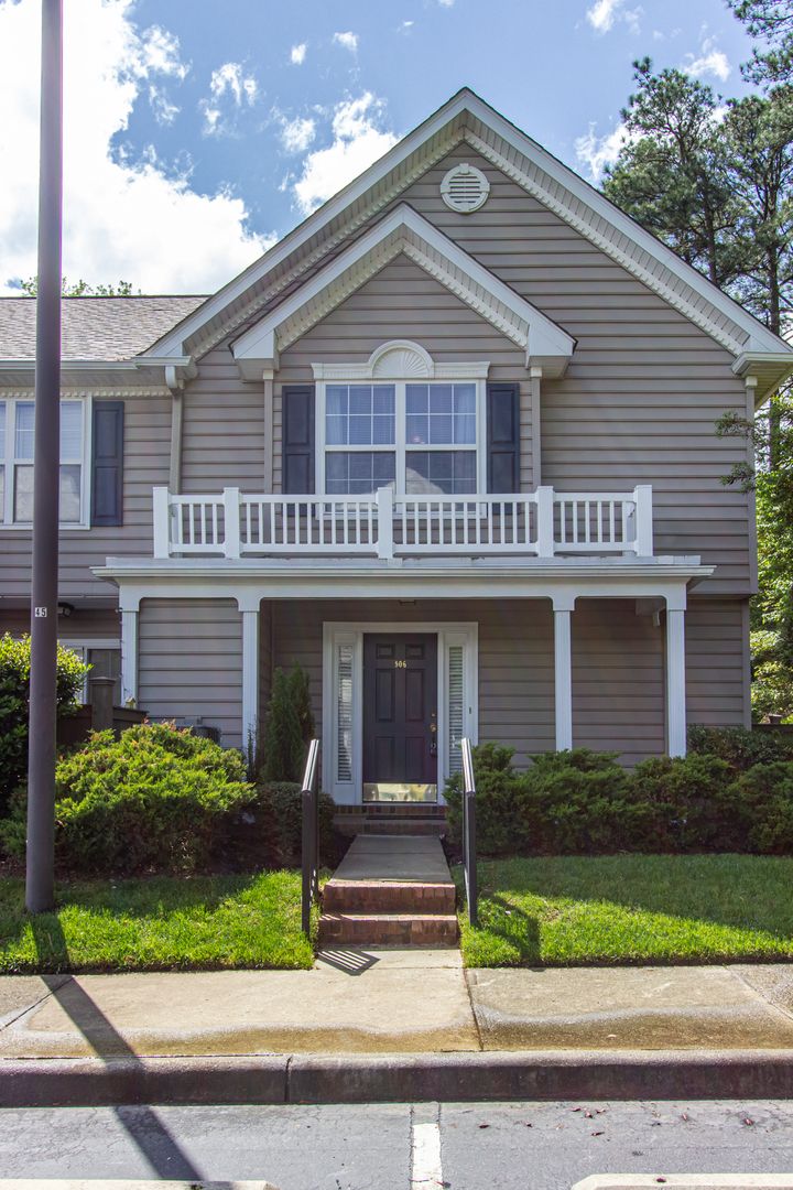 Williamsburg House: 906 Settlement Drive