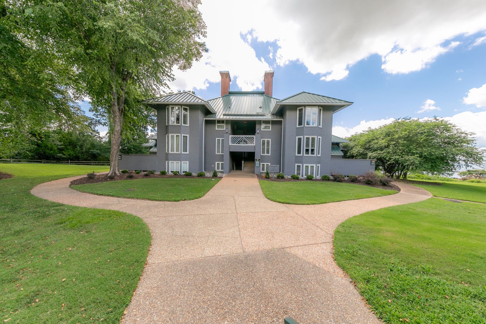 Williamsburg Condo: 707 Graves Ordinary