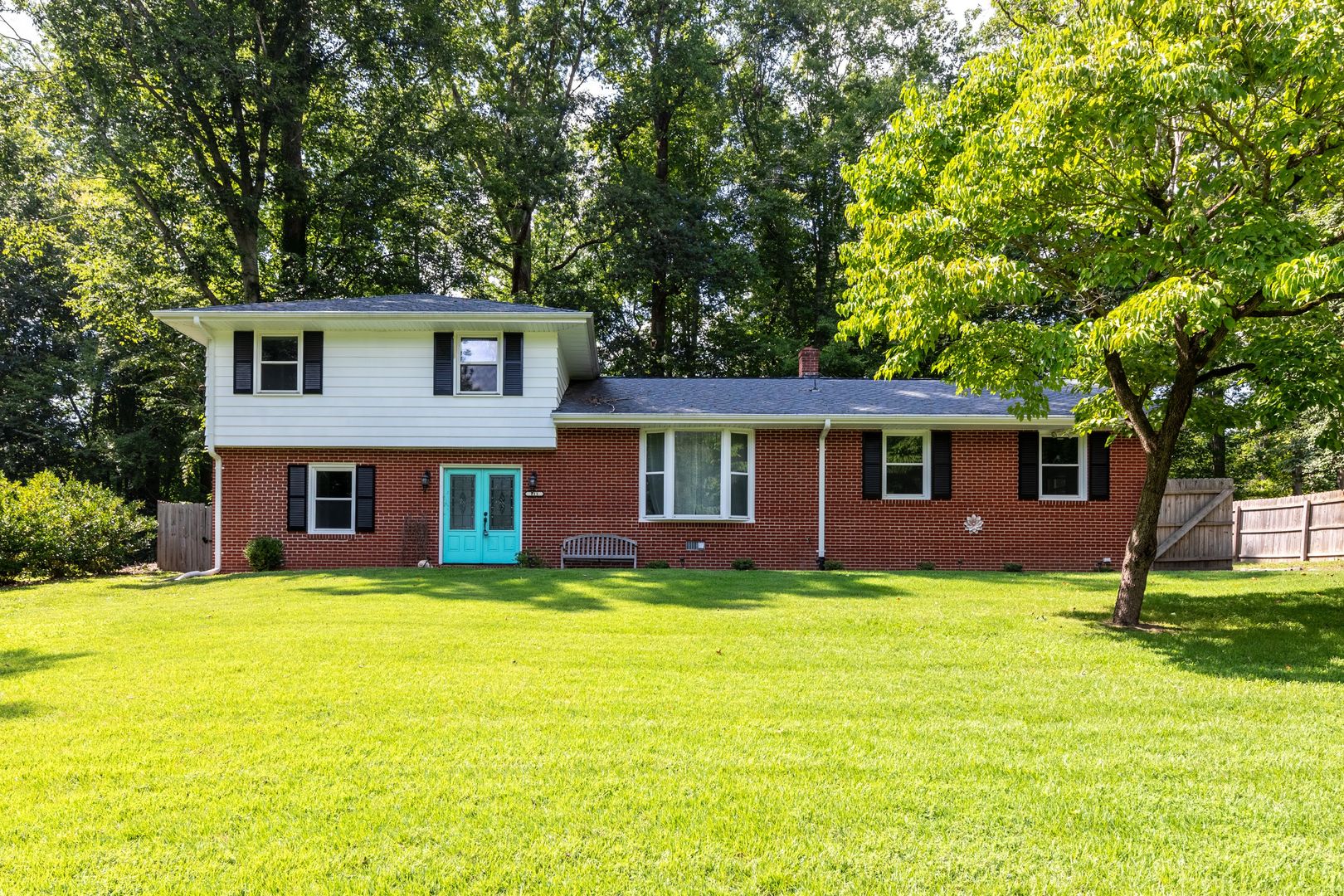 Williamsburg House: 111 Deer Spring Rd.