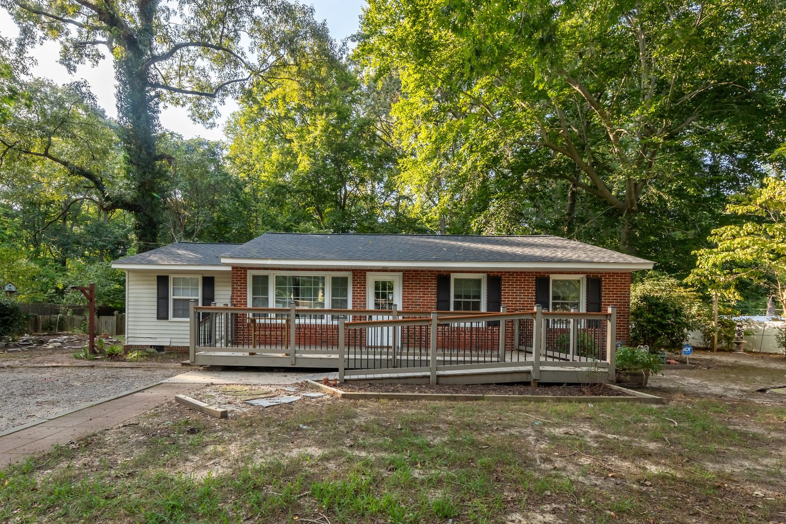 Williamsburg House: 104 Schenck Dr