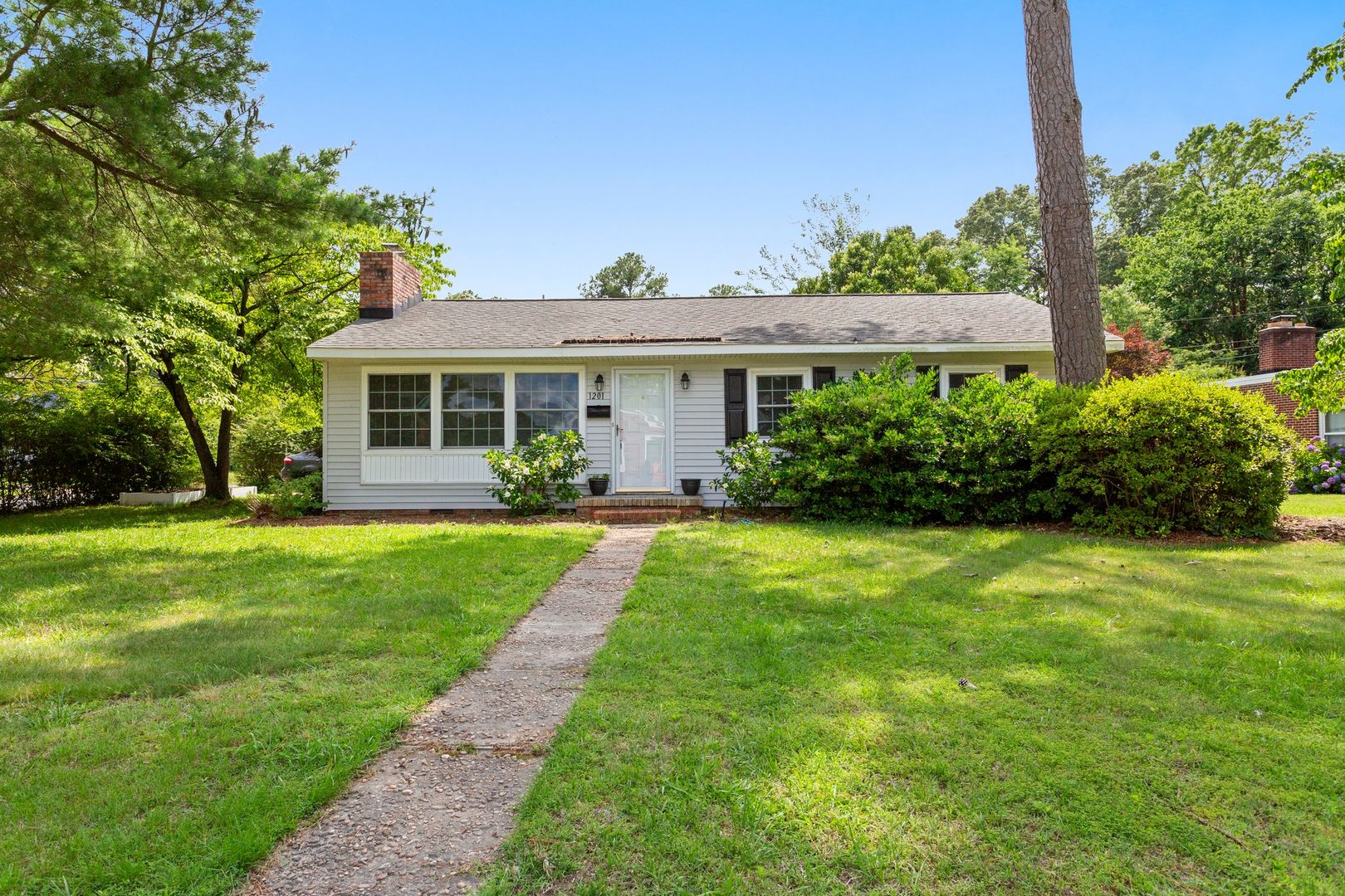 Newport News House: 1201 ROBERTS RD