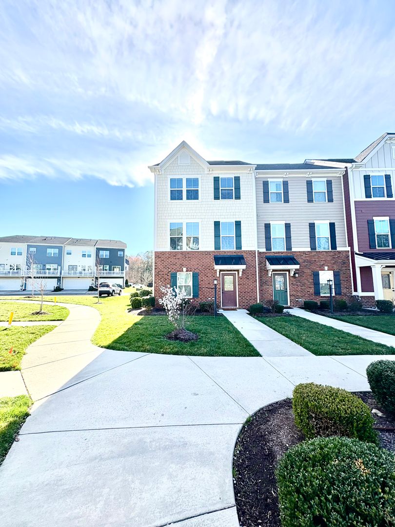 Midlothian Townhome: 529 Crofton Village Trace
