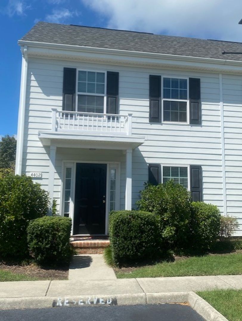 Williamsburg House: 4402 Betty Lane