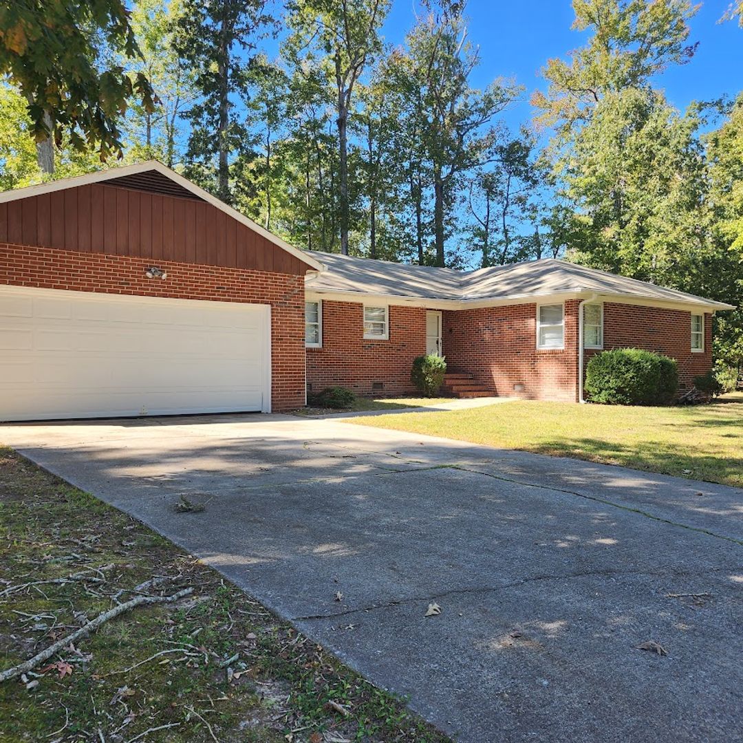 Williamsburg House: 106 Argall Town Lane