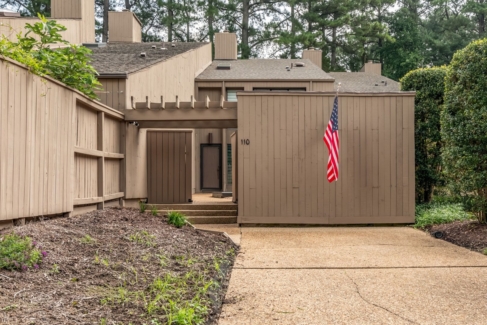 Williamsburg House: 110 Harrops Glen