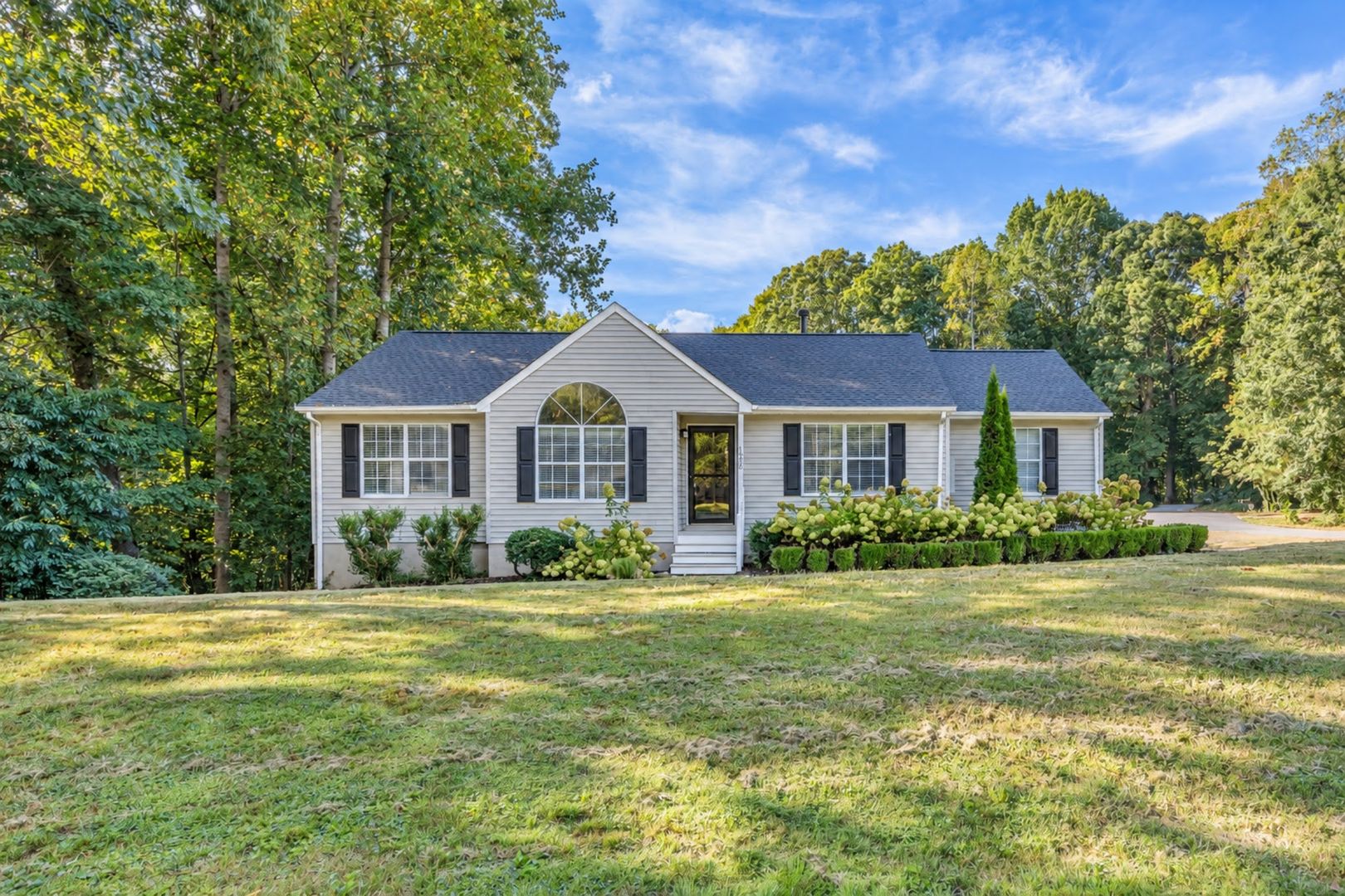 Williamsburg House: 226 Nina Ln