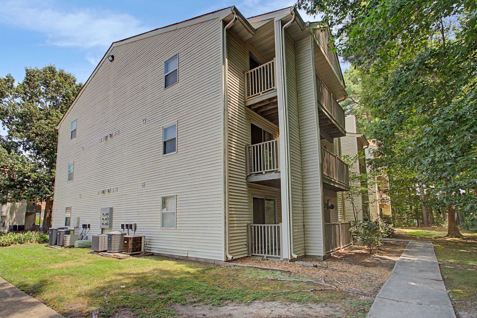 Newport News Condo: 540 Pineland Cir #201