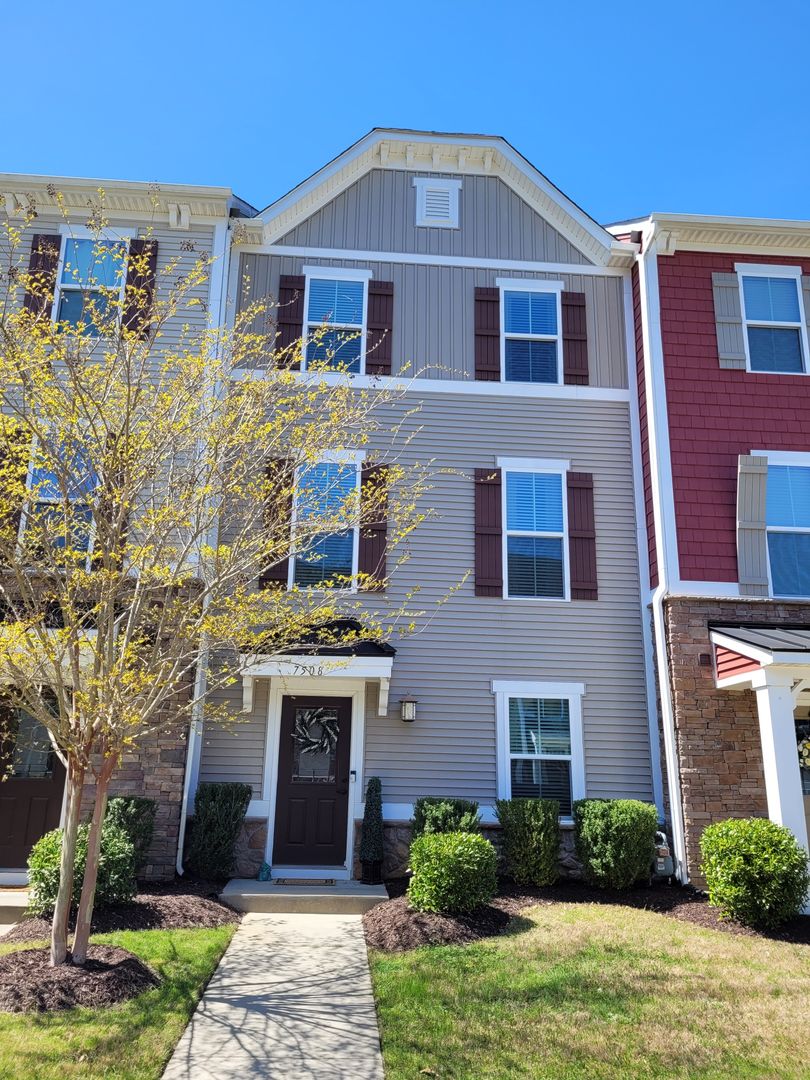 Williamsburg House: 7508 Luminary Drive