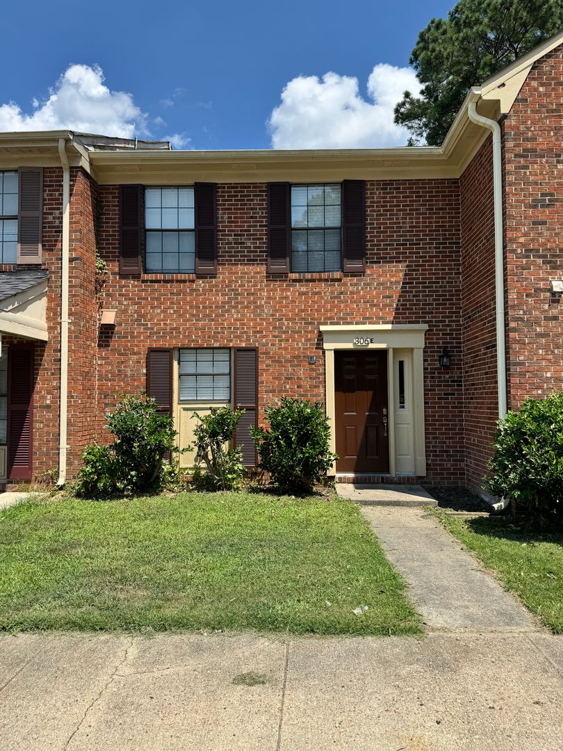 Newport News House: 306-E Circuit Lane