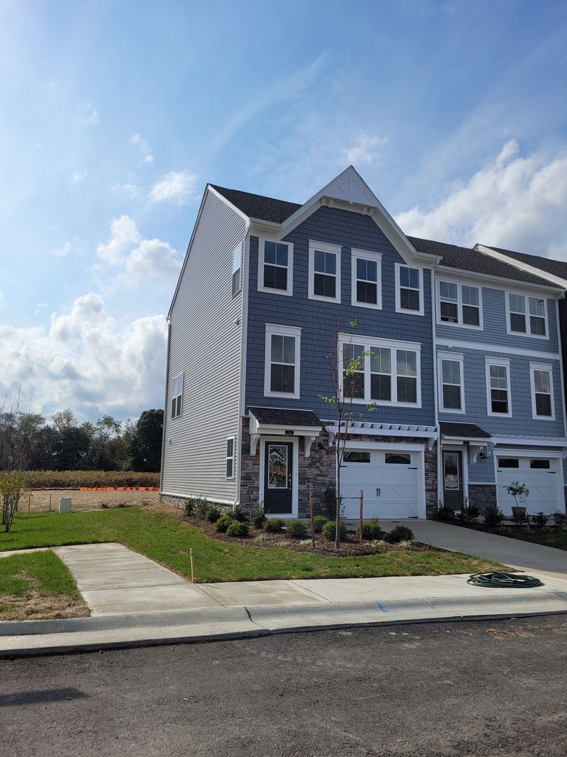 Williamsburg Townhome: 220 Bulkhead Place