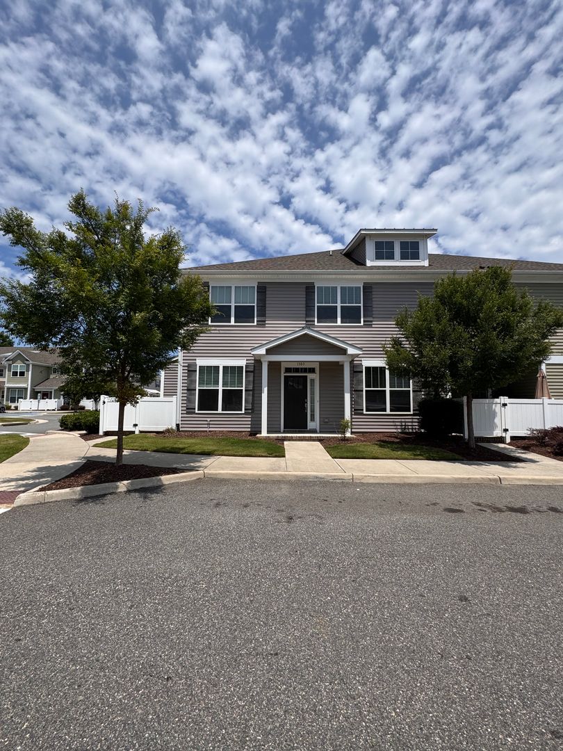 Hampton Townhome: 1303 Tides Edge Court