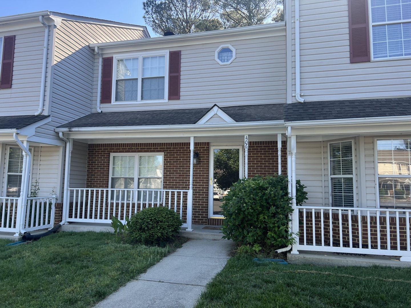 Yorktown House: 406 Crescent Court