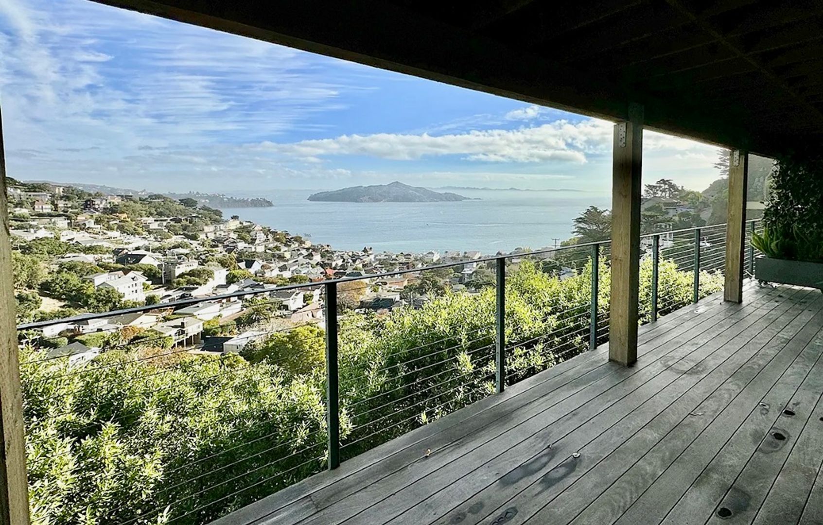Sausalito Apartment: 380-382 Sausalito Blvd