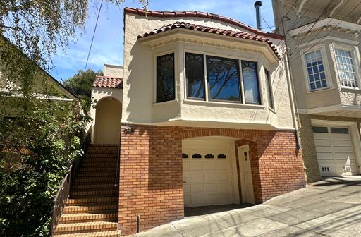 Charming Castro Two-Level Home – photo 1