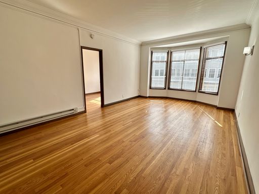 Large Sunny Studio in the Marina w/Parking – photo 1